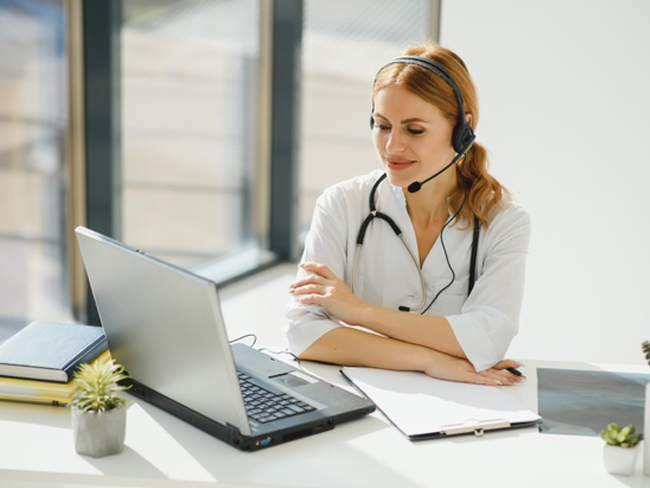 A specialized Physical Therapy Virtual Assistant analyzing PT and OT billing dashboards and CPT codes to prevent revenue leaks in a 2026 outpatient clinic.